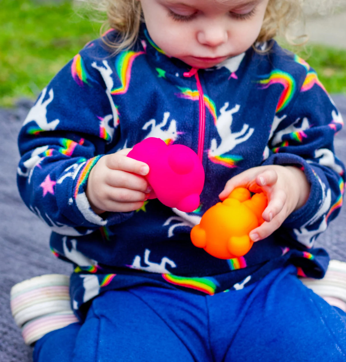 Scrunchems Fruity Neon Squish Bears – Scented Squishy Fidget Toy